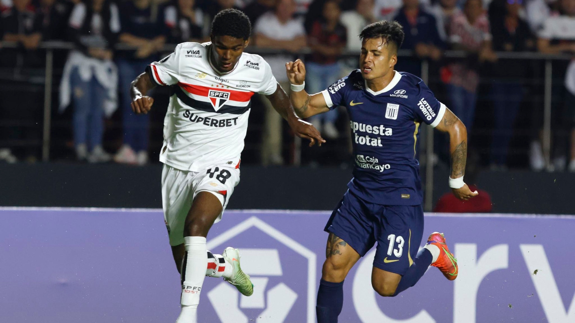 Equipes do Alianza Lima e São Paulo em preparação para a partida