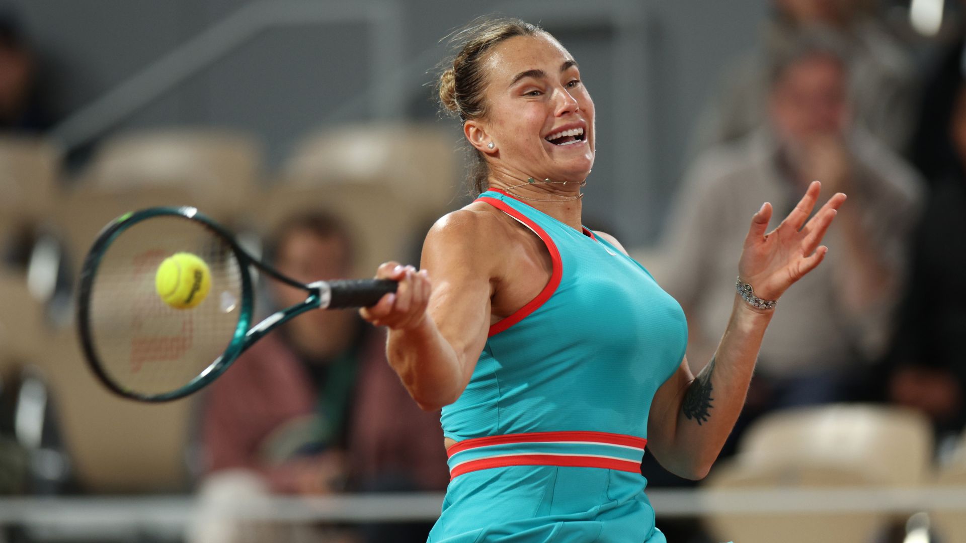 Aryna Sabalenka em ação em Roland Garros