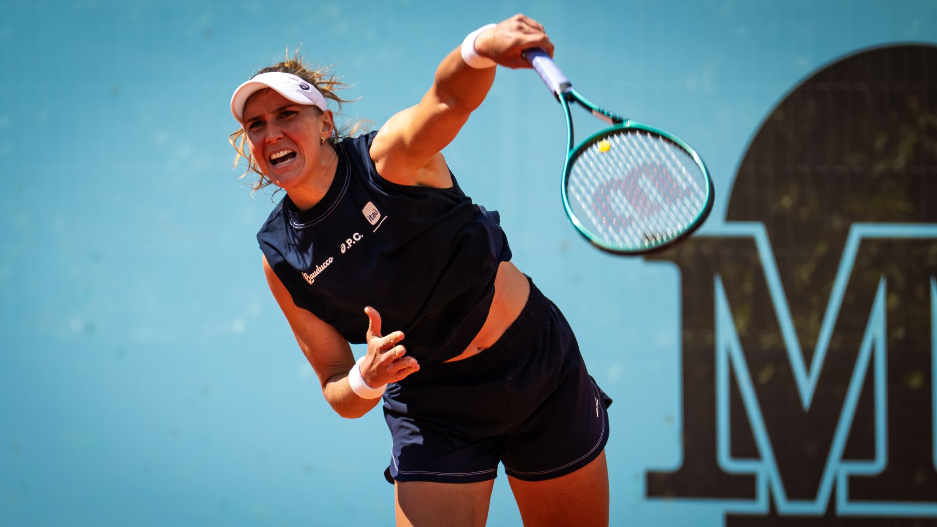 Bia Haddad e Laura Siegemund durante o Madrid Open