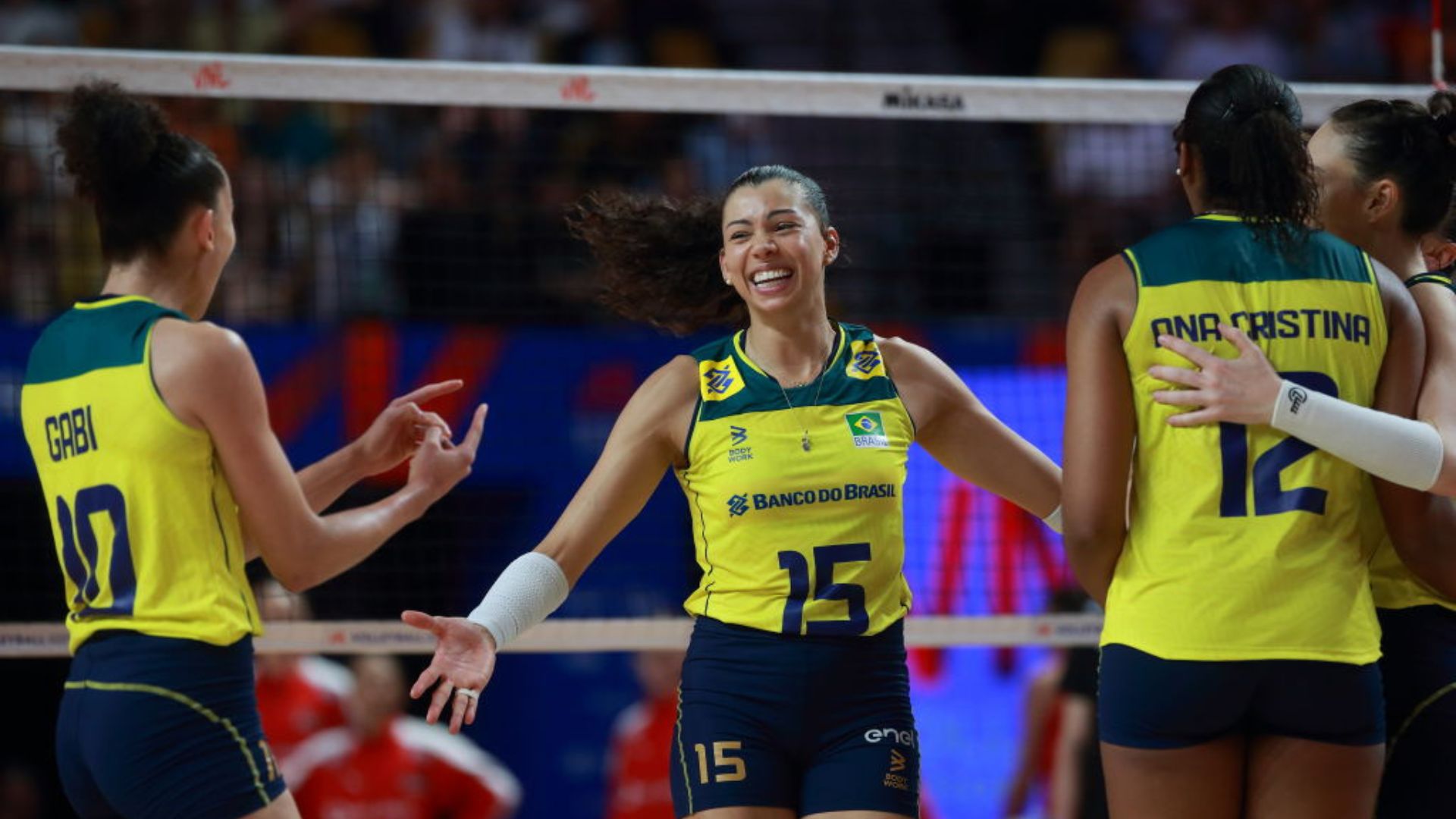 Ana Cristina comemora ponto decisivo na vitória sobre a República Tcheca na VNL 2025