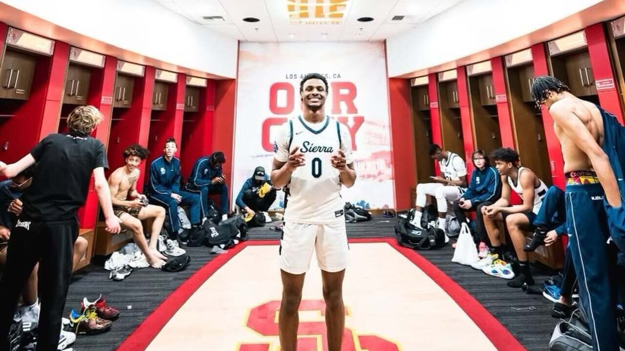 Bronny James em ação no basquete, mostrando seu potencial e determinação