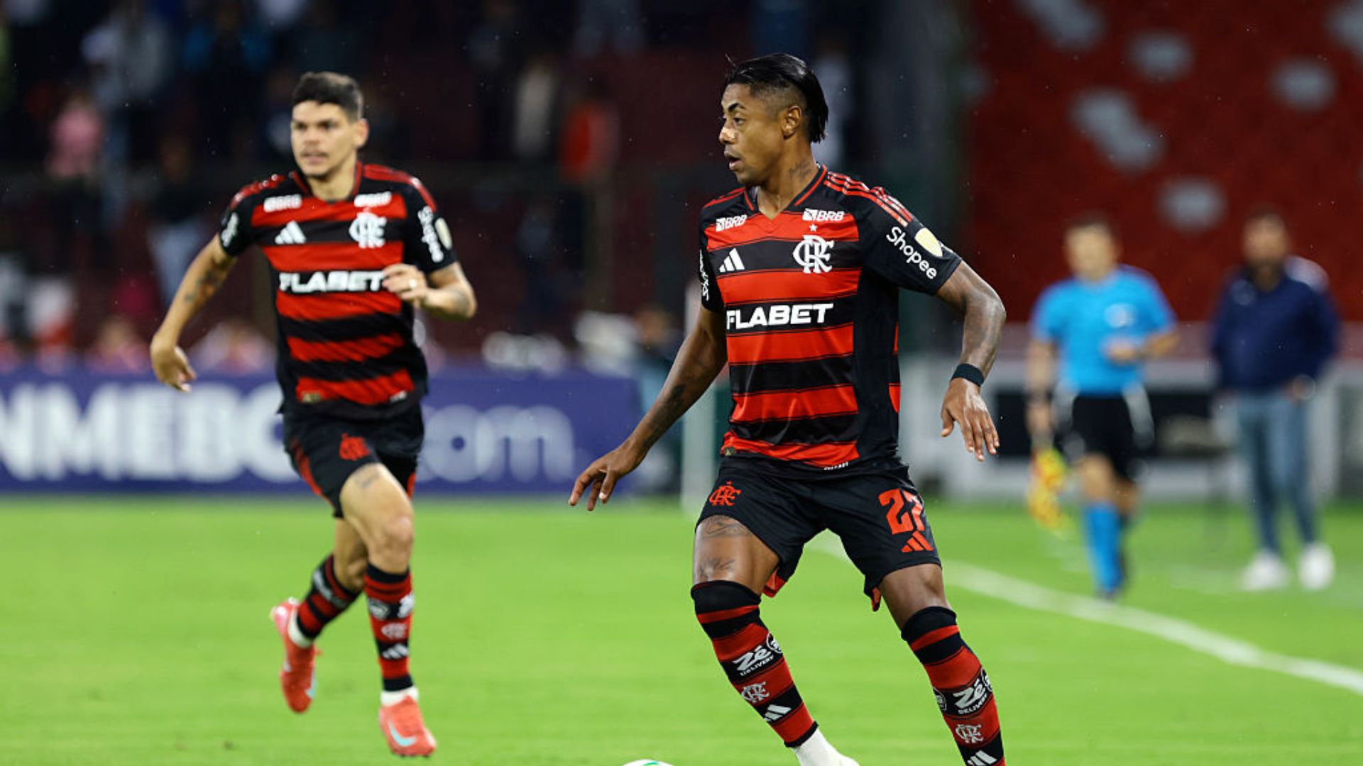 Bruno Henrique, atacante do Flamengo, durante uma partida de futebol