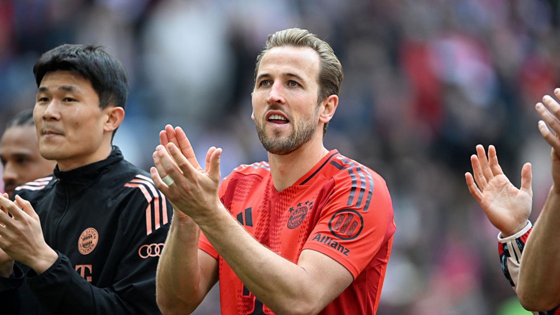 Harry Kane comemora o título da Bundesliga com o Bayern de Munique