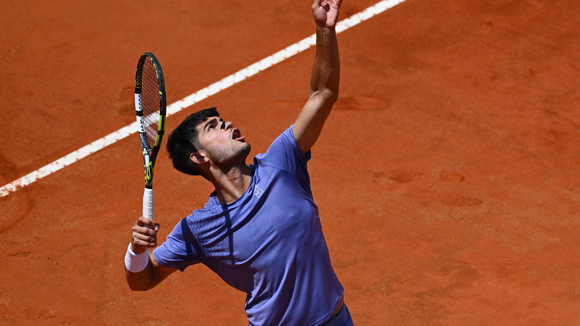 Carlos Alcaraz comemorando vitória sobre Dusan Lajovic no ATP de Roma