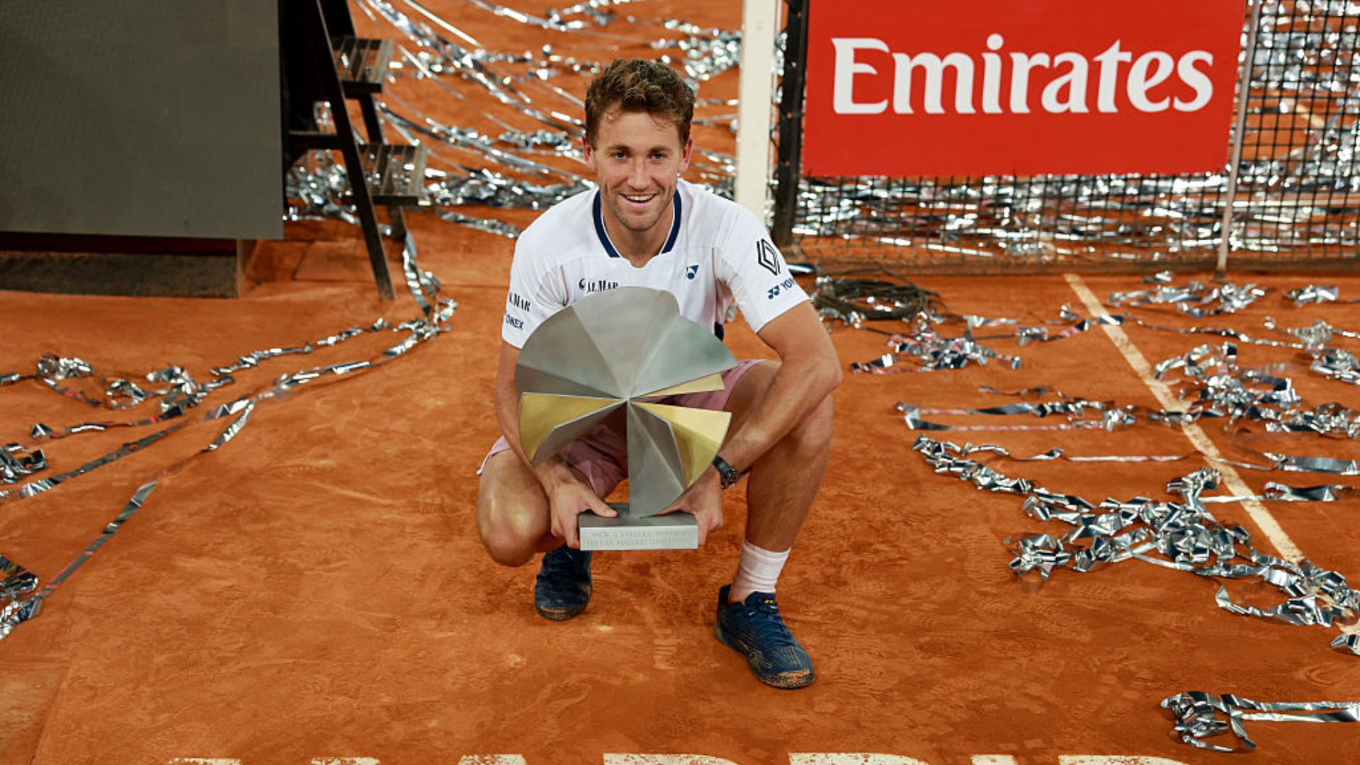 Casper Ruud comemora a vitória no Madrid Open