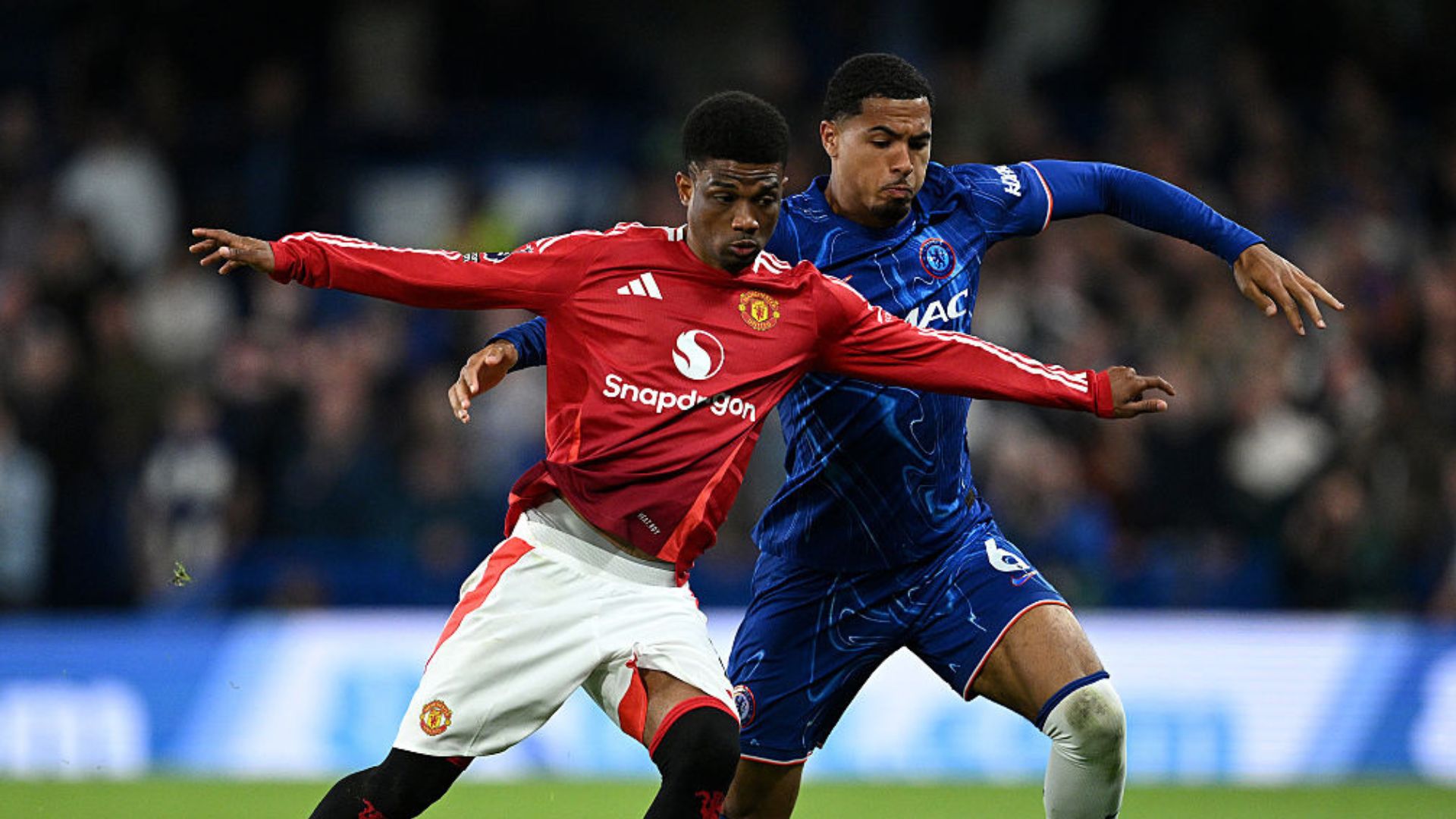 news.img_alt Cucurella marca o gol da vitória do Chelsea sobre o Manchester United na Premier League