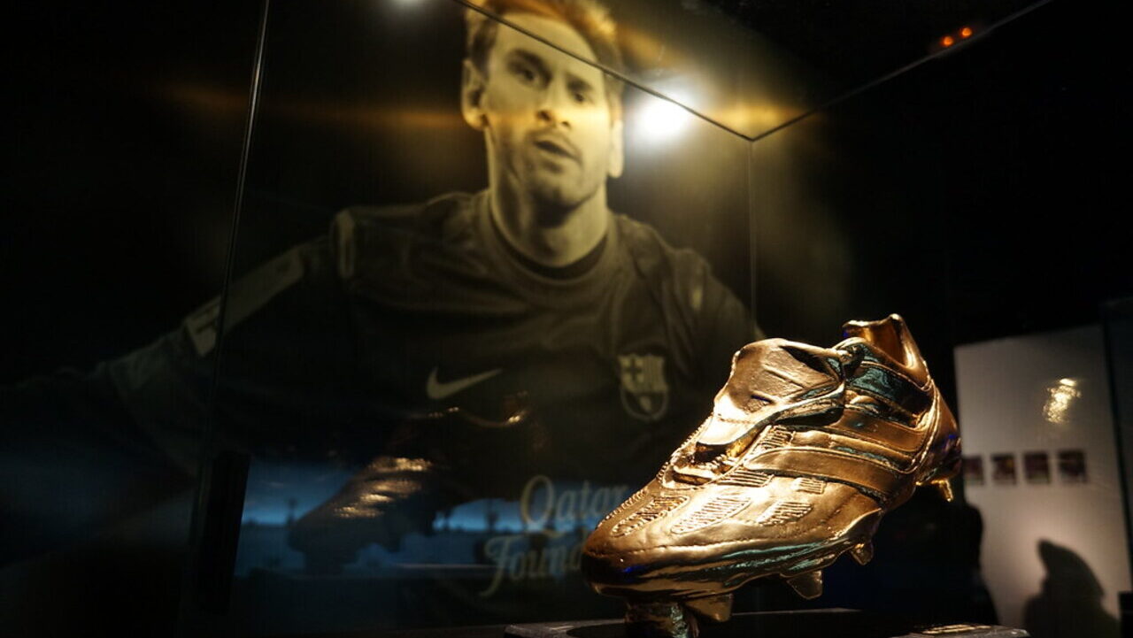 Lionel Messi celebrando uma de suas conquistas da Chuteira de Ouro