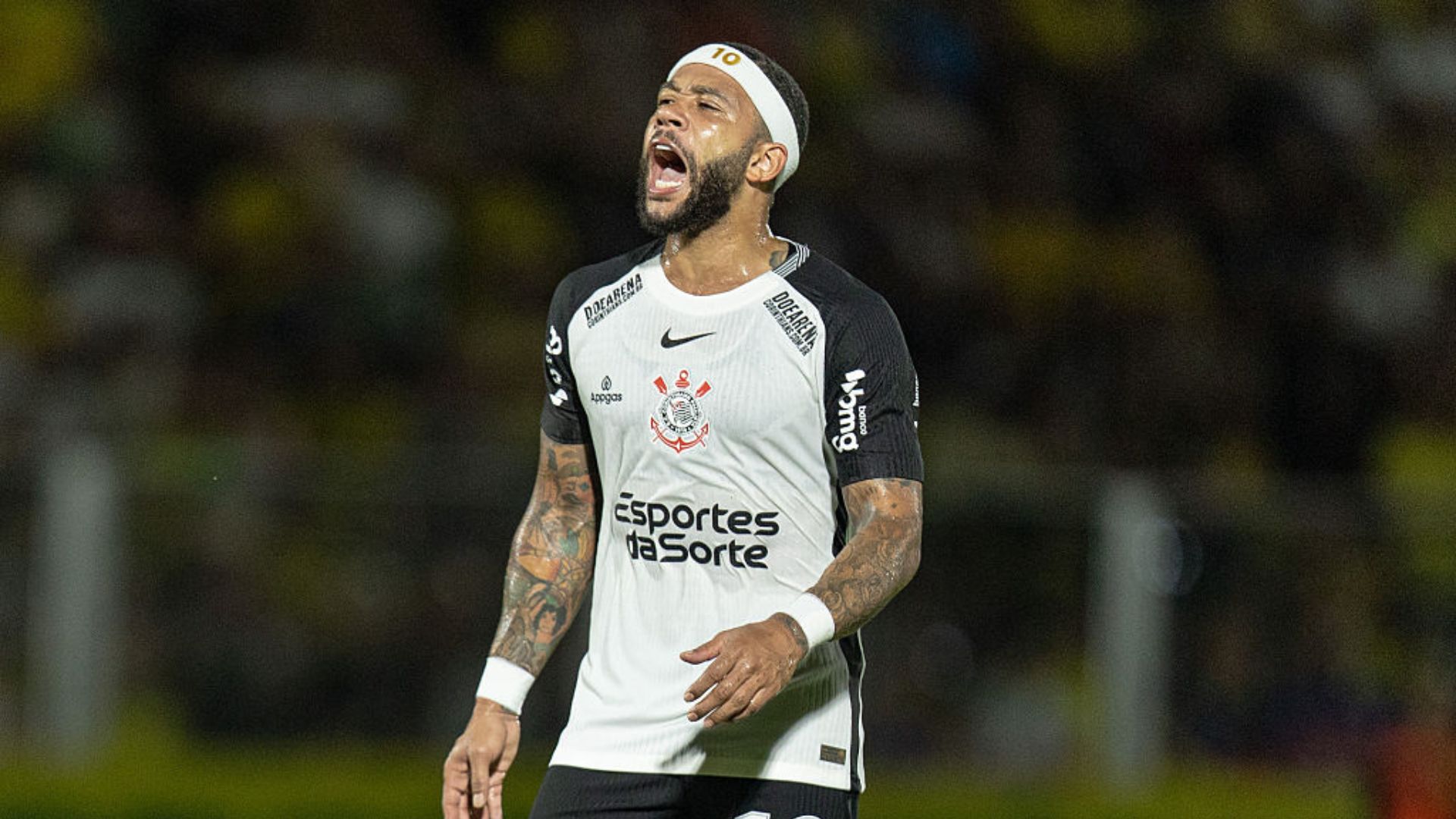 Jogador do Corinthians perdendo pênalti crucial contra o Mirassol