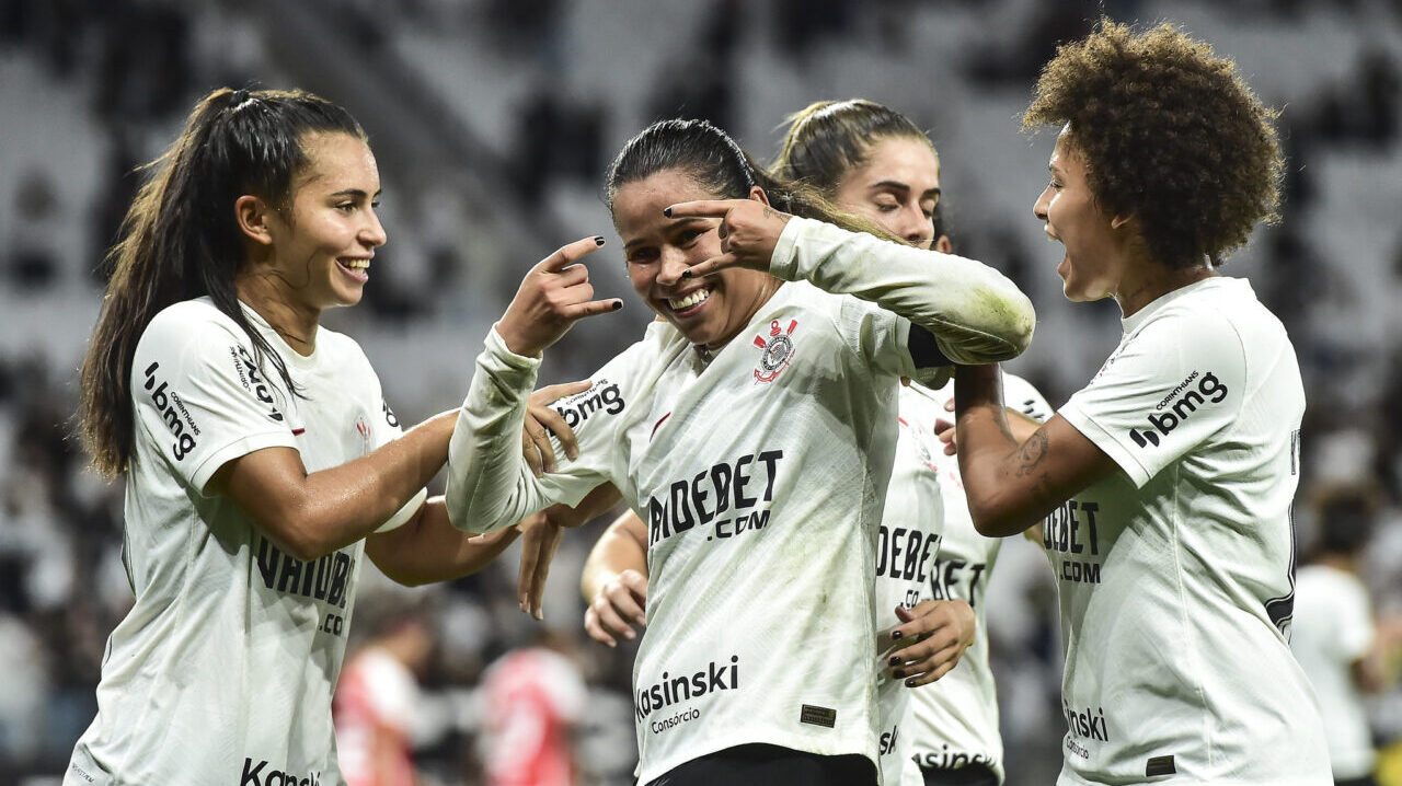 Equipe feminina do Corinthians em campo