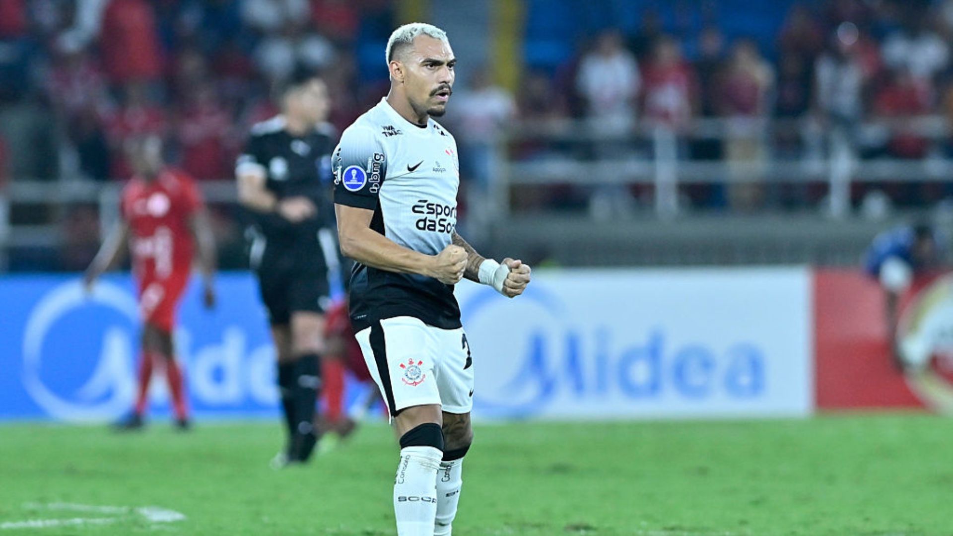Jogador do Corinthians comemora gol decisivo contra Novorizontino na Copa do Brasil