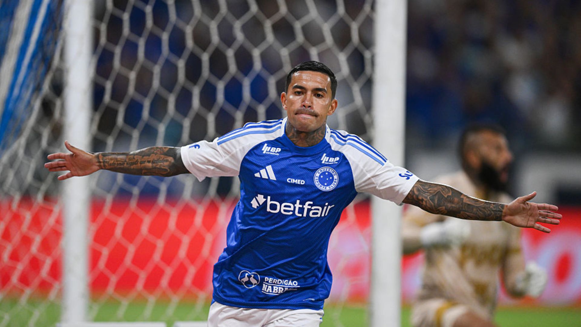 Dudu em campo pelo Cruzeiro