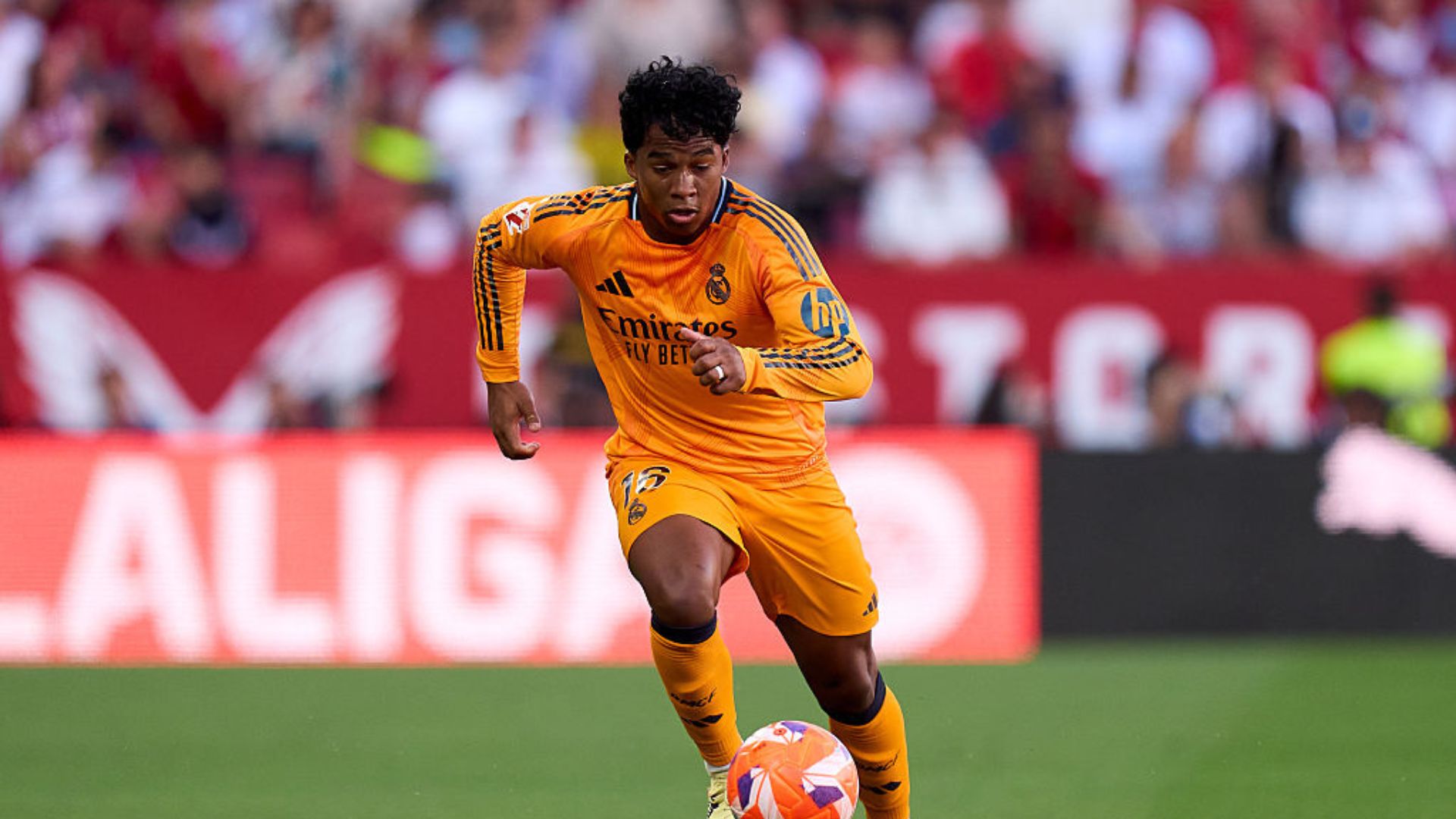 Endrick, atacante do Real Madrid, competindo pelo prêmio Golden Boy 2025