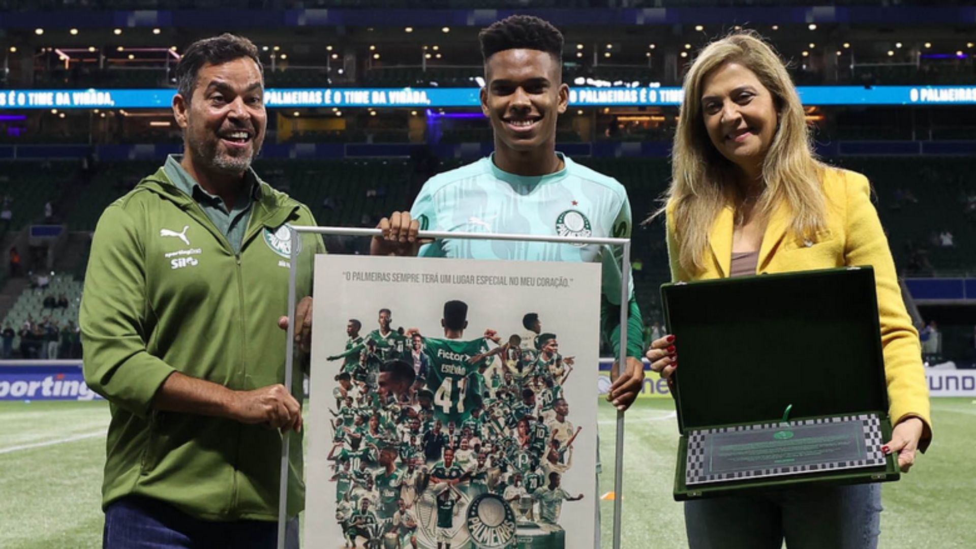 Estêvão, atacante do Palmeiras, em partida emocionante no Allianz Parque