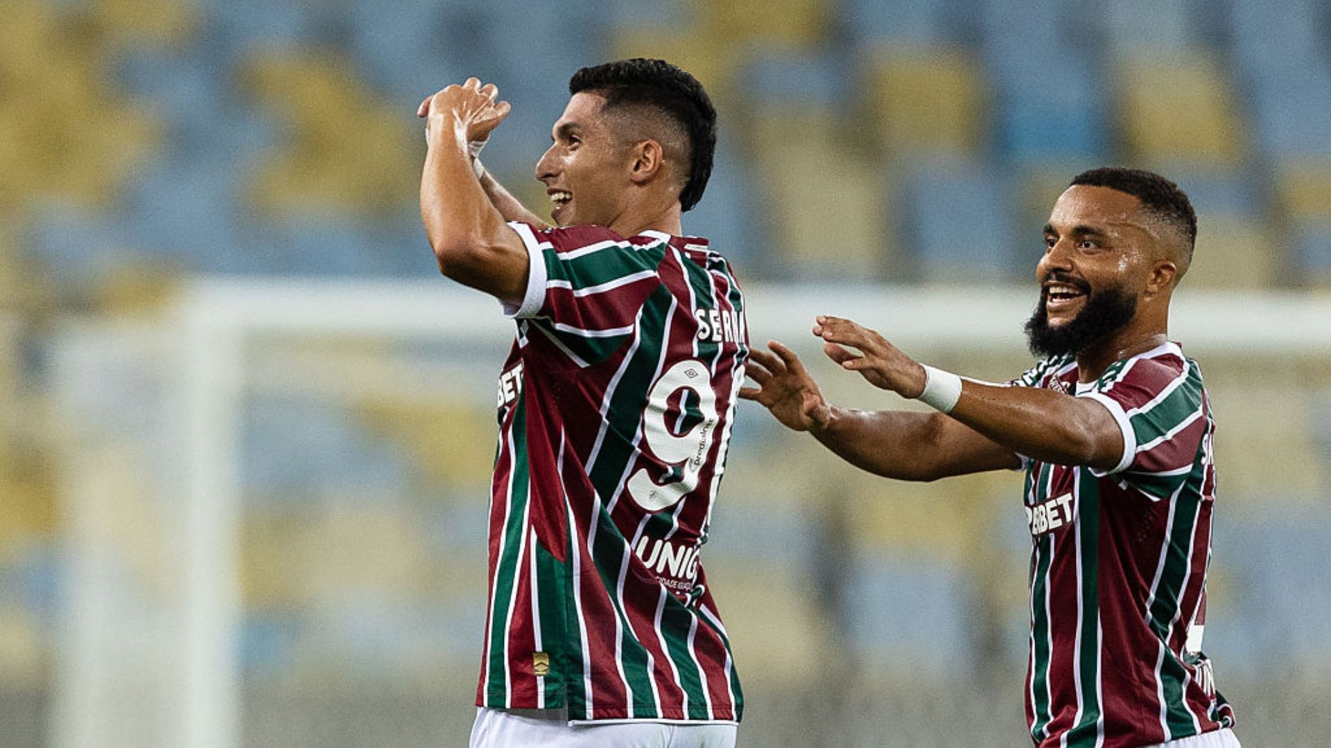 Torcida do Fluminense comemora gol da vitória sobre o Sport