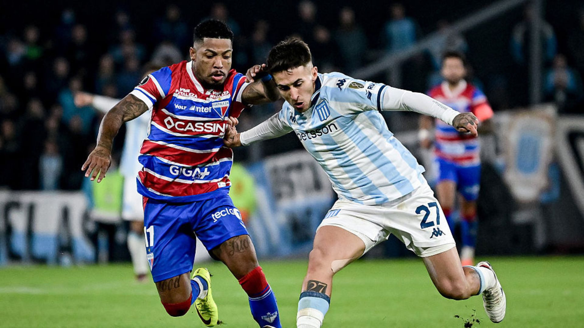 Jogadores em ação durante a partida entre Fortaleza e Racing-ARG na Libertadores 2025