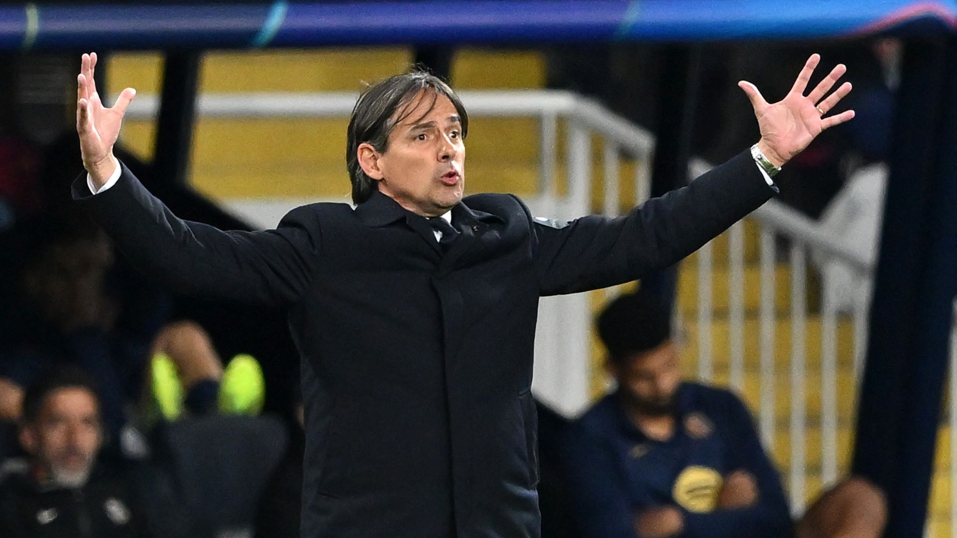 Jogadores em ação no emocionante confronto entre Inter de Milão e Barcelona