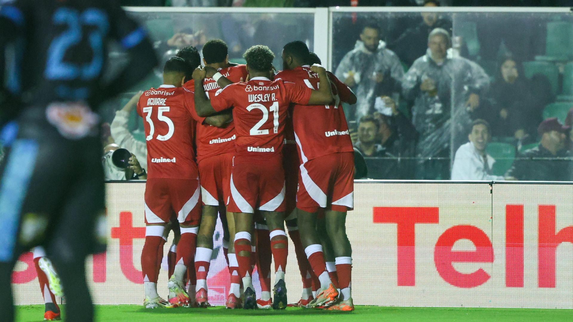 Jogadores do Internacional comemorando gol na partida contra o Maracanã-CE