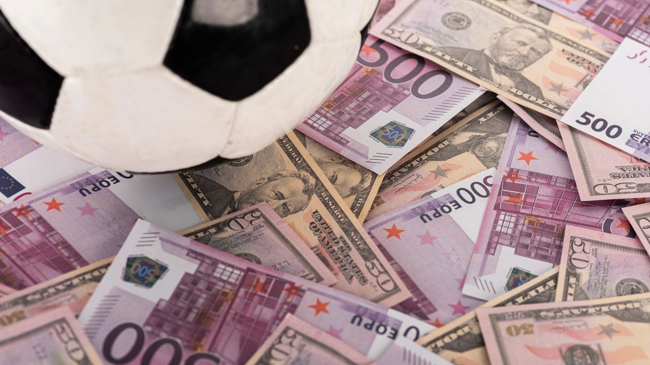 Investimento Bilionário no Futebol: Estratégias e Impactos na Temporada 2024/25