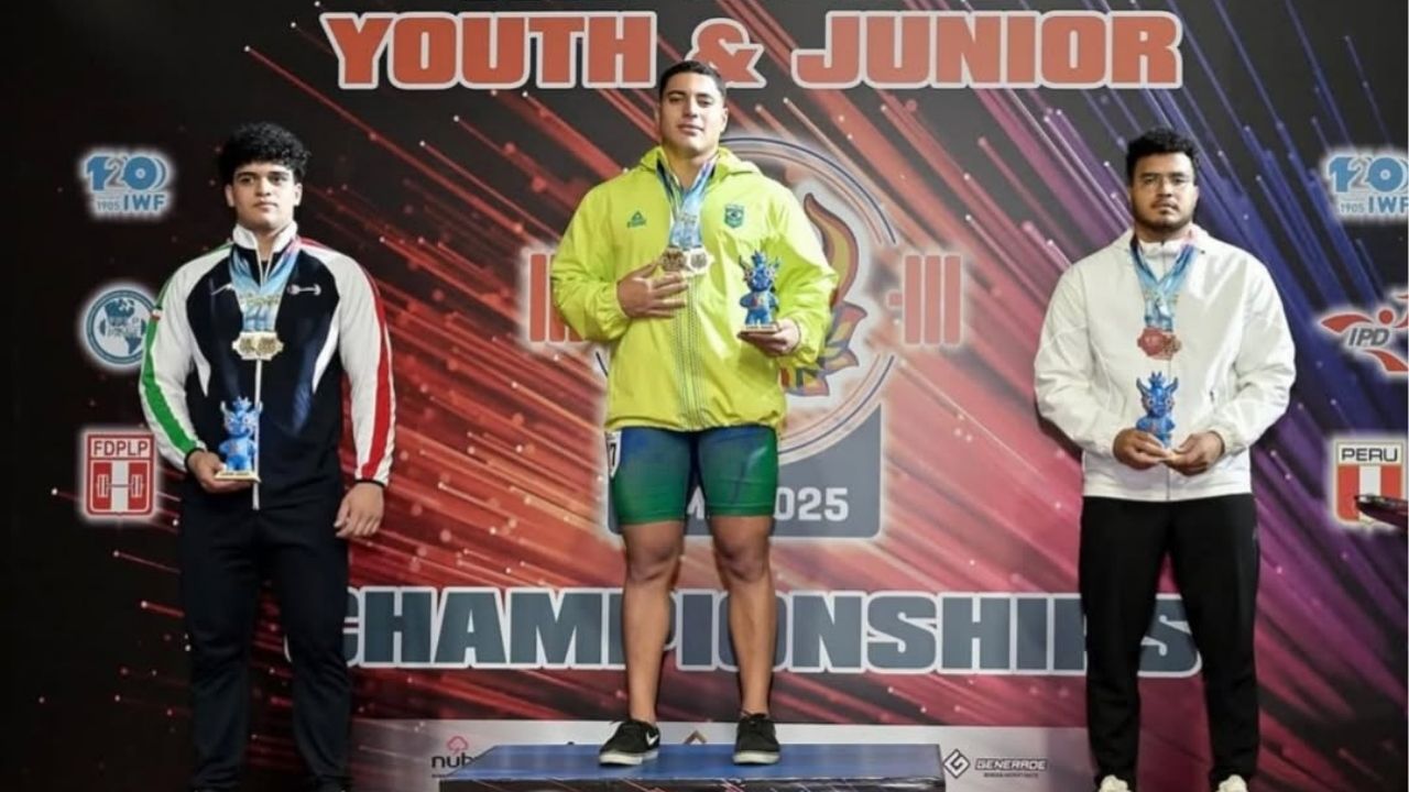 Matheus Pessanha quebra recorde mundial de levantamento de peso ao erguer 220 kg