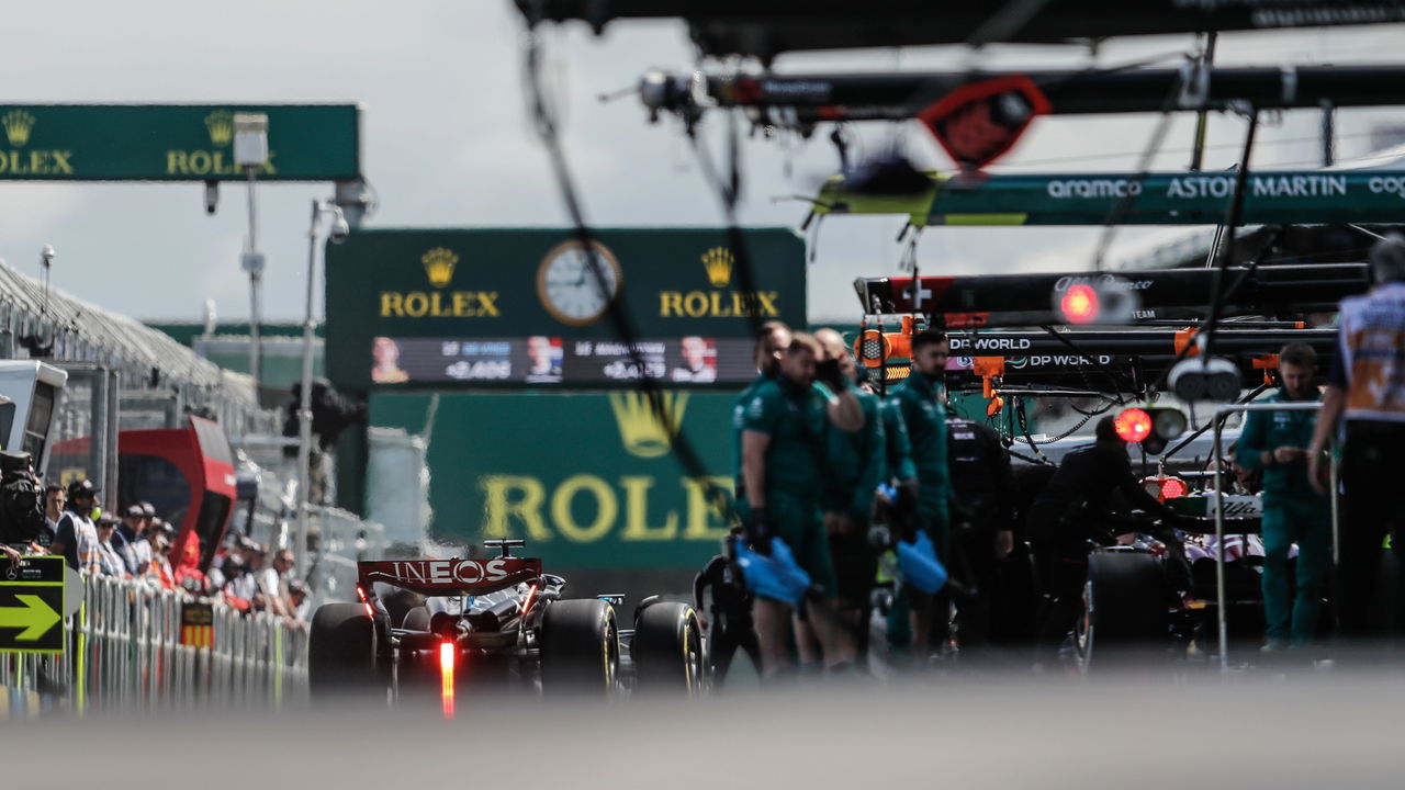 Max Verstappen comemorando vitória na temporada de 2024 da Fórmula 1