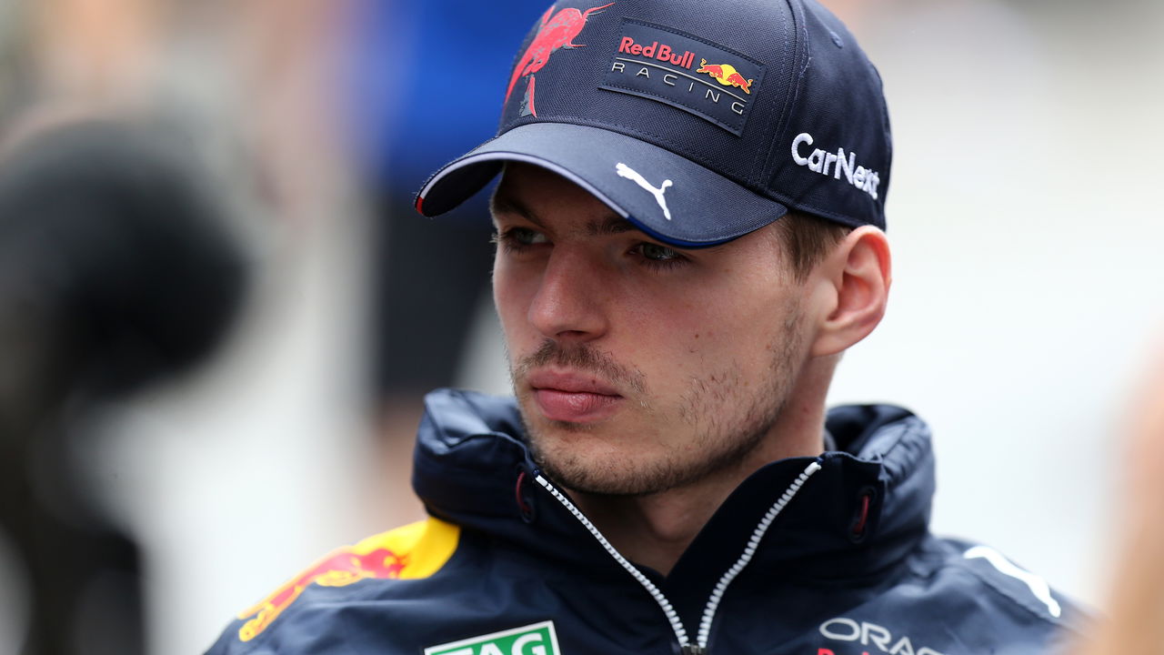 Max Verstappen celebrando vitória na pista