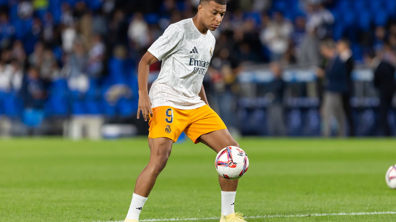 Kylian Mbappé celebrando após marcar um gol histórico