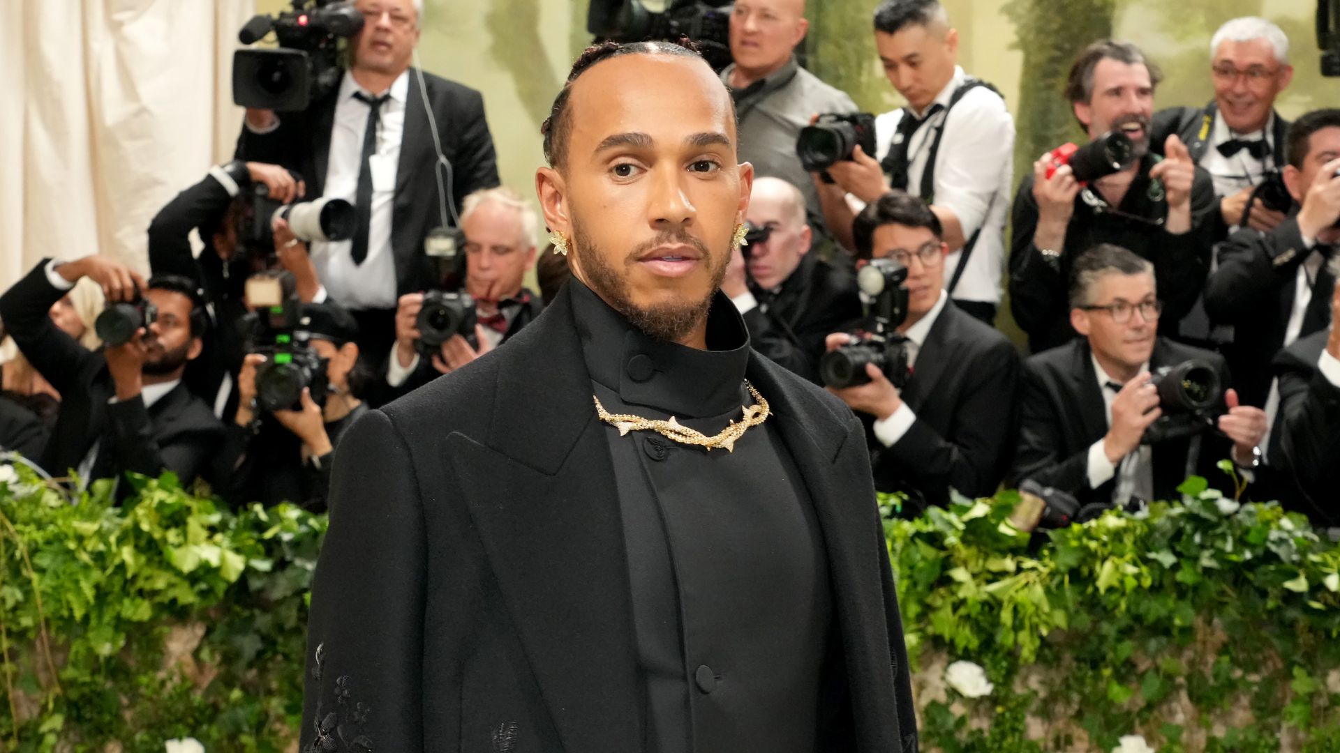 Lewis Hamilton e LeBron James no Met Gala 2025