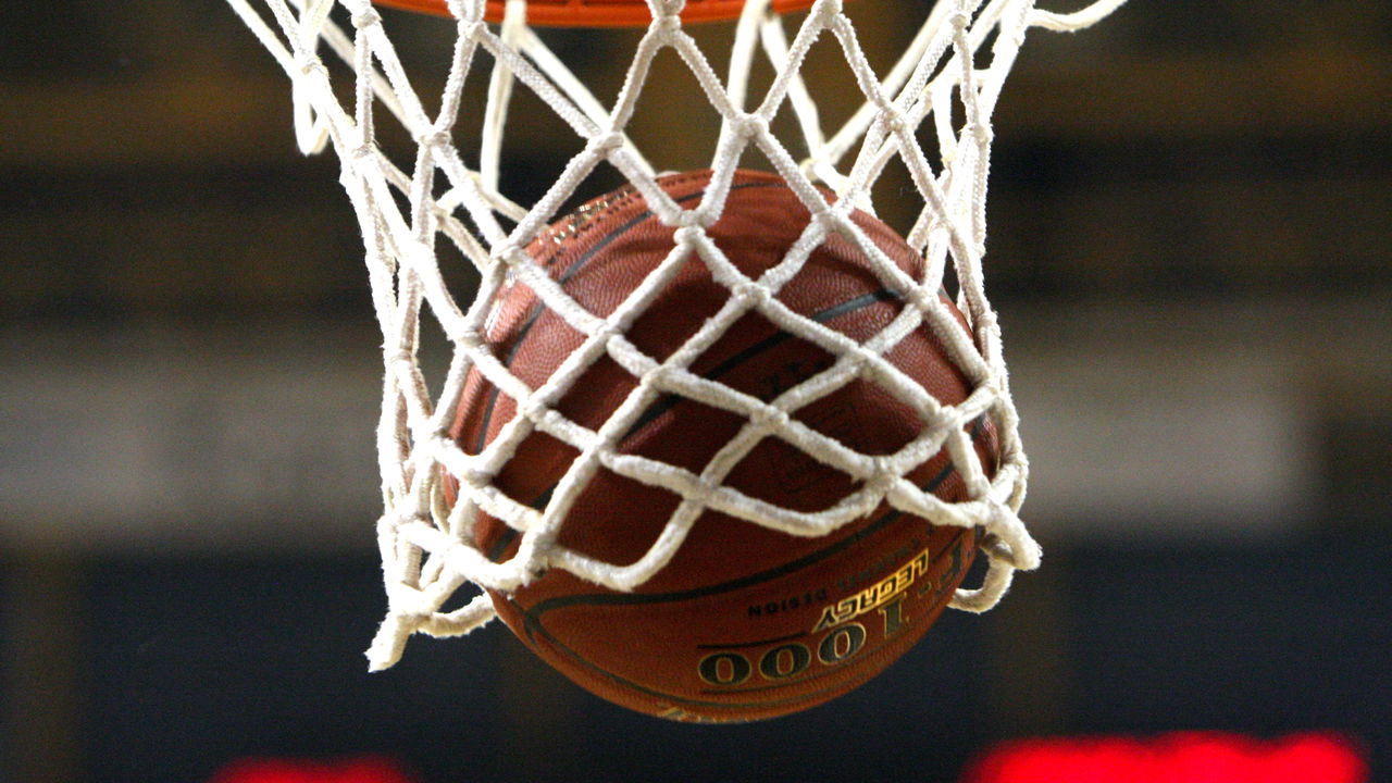 Jogo intenso nos NBA Playoffs 2025