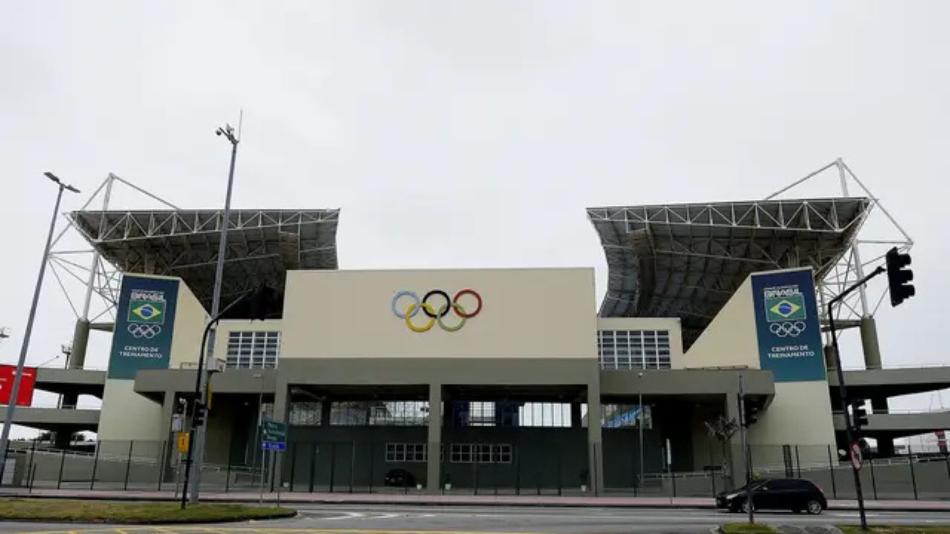 Atletas treinando no Centro de Treinamento Time Brasil com energia renovável fornecida pela Neoenergia