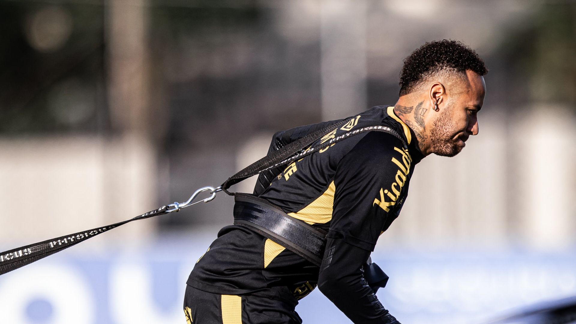 Neymar poupado de treino devido a lesão no tornozelo