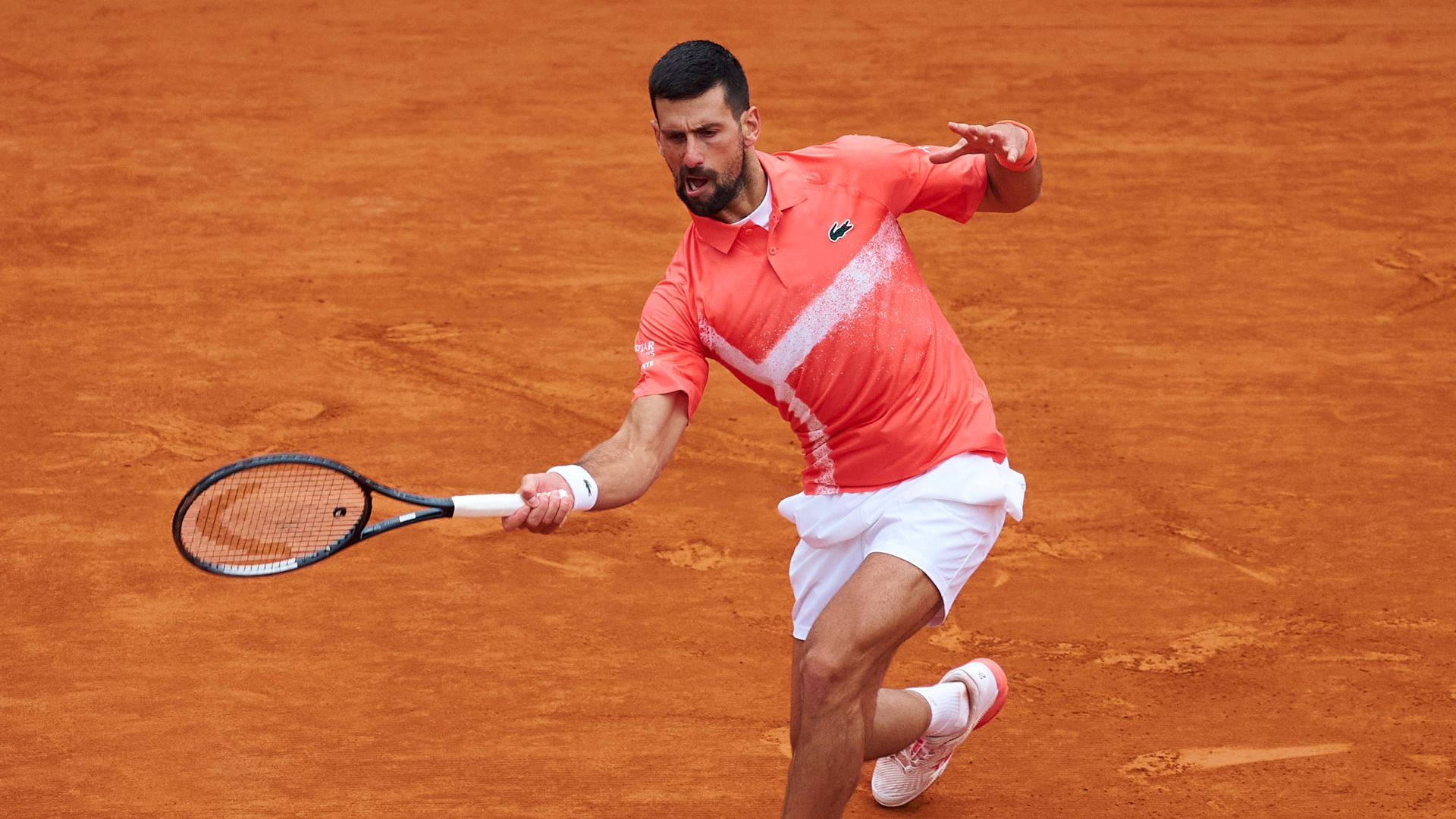 Novak Djokovic comemora vitória no ATP 250 de Genebra