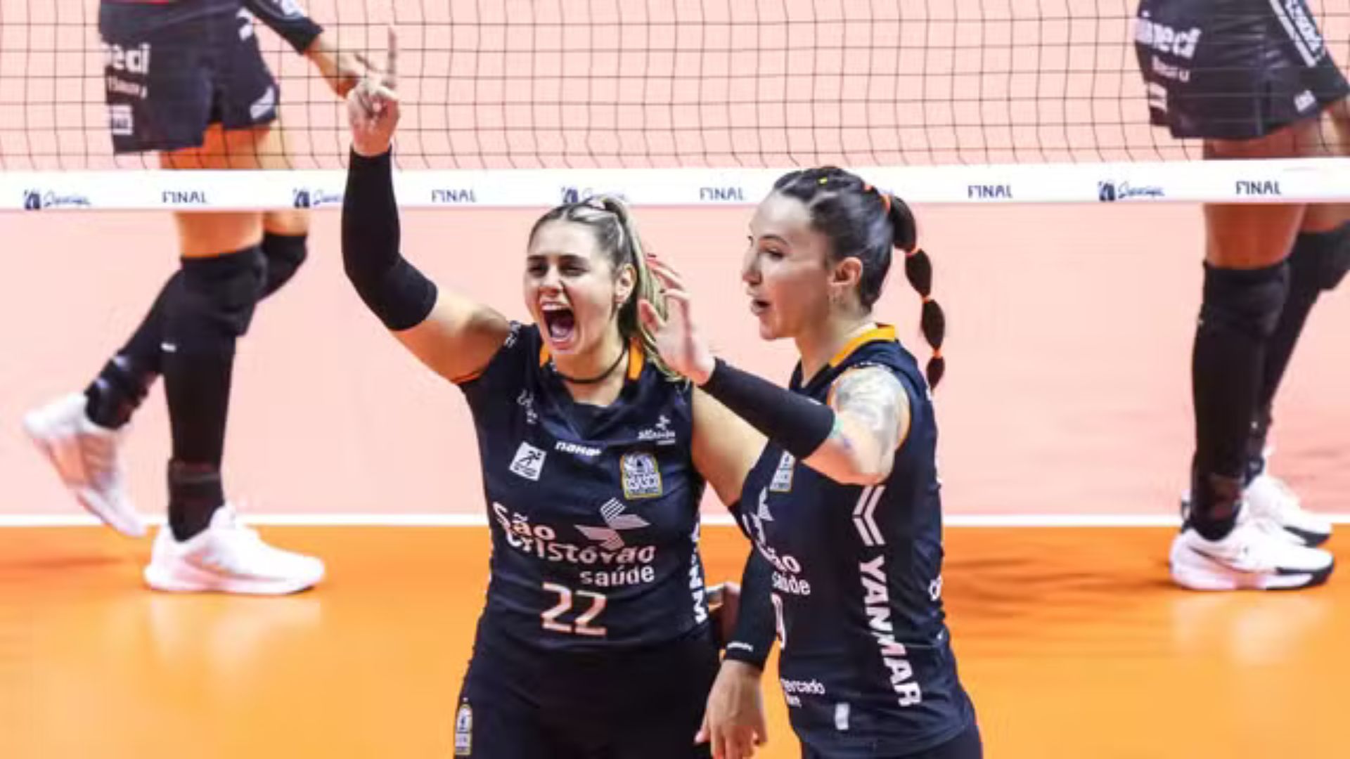 Osasco Vôlei comemora a vitória na final da Superliga Feminina