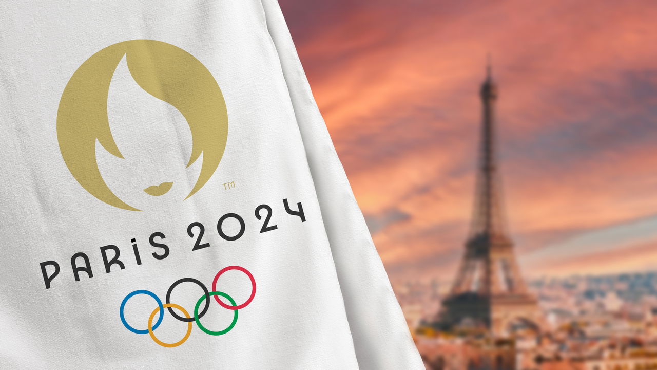 Atletas celebrando vitória nos Jogos Olímpicos de Paris 2024