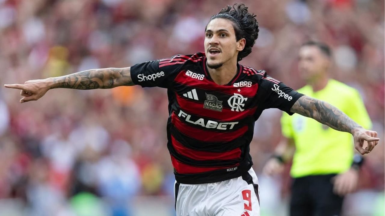 Pedro comemorando gol pelo Flamengo