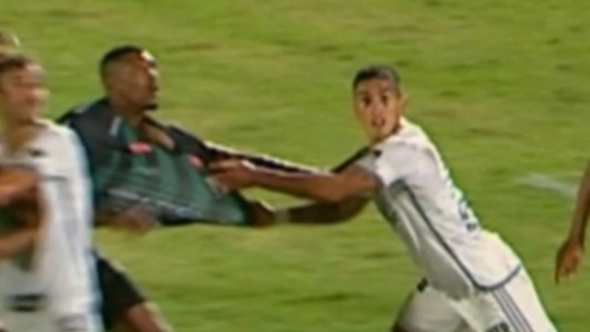 Lance polêmico entre Maringá e Atlético-MG na Copa do Brasil 2025