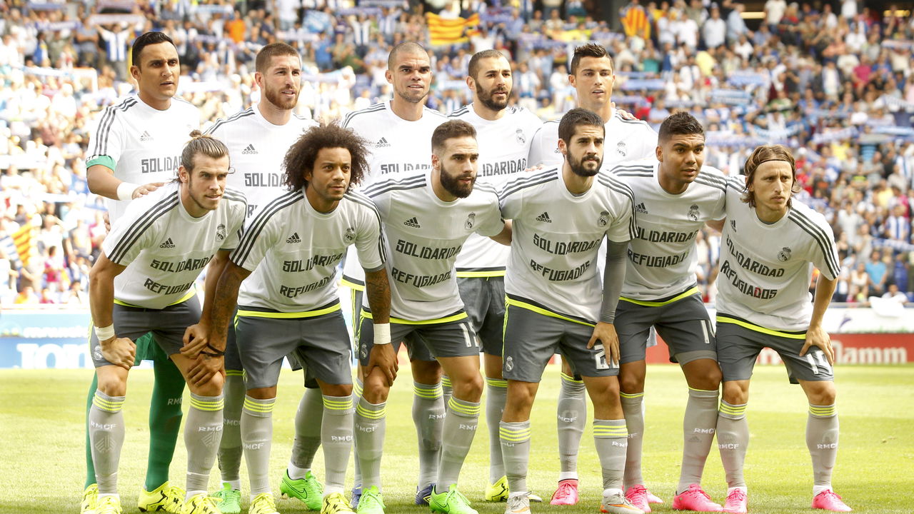 Real Madrid celebrando a conquista de um título internacional da FIFA