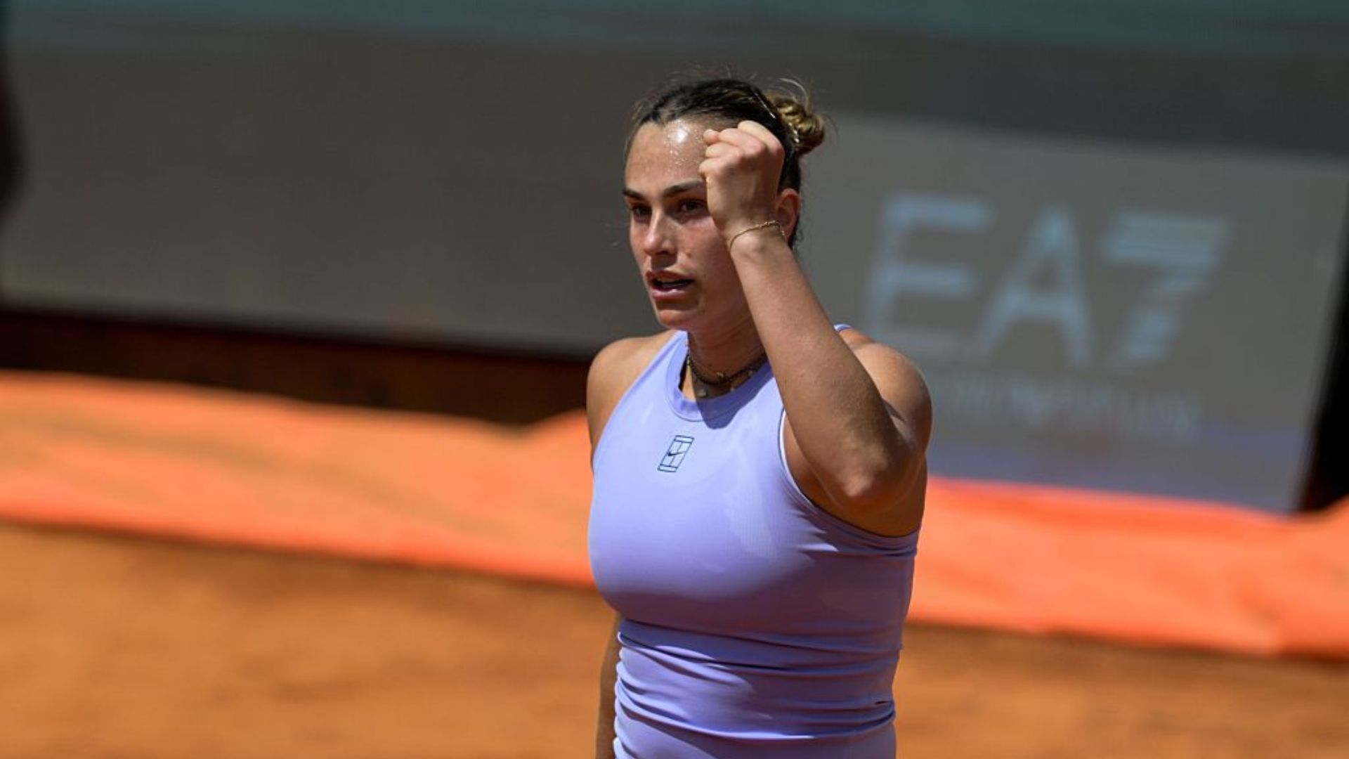 Aryna Sabalenka comemora vitória sobre Sofia Kenin