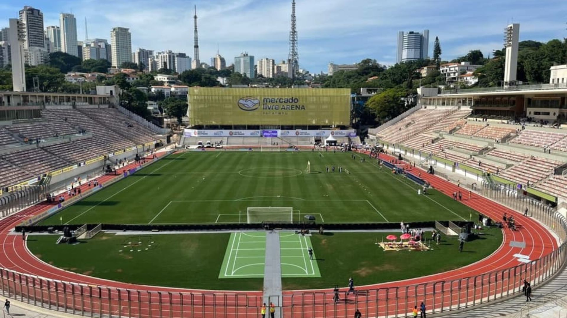 Estádio do Pacaembu com capacidade limitada para 18 mil torcedores