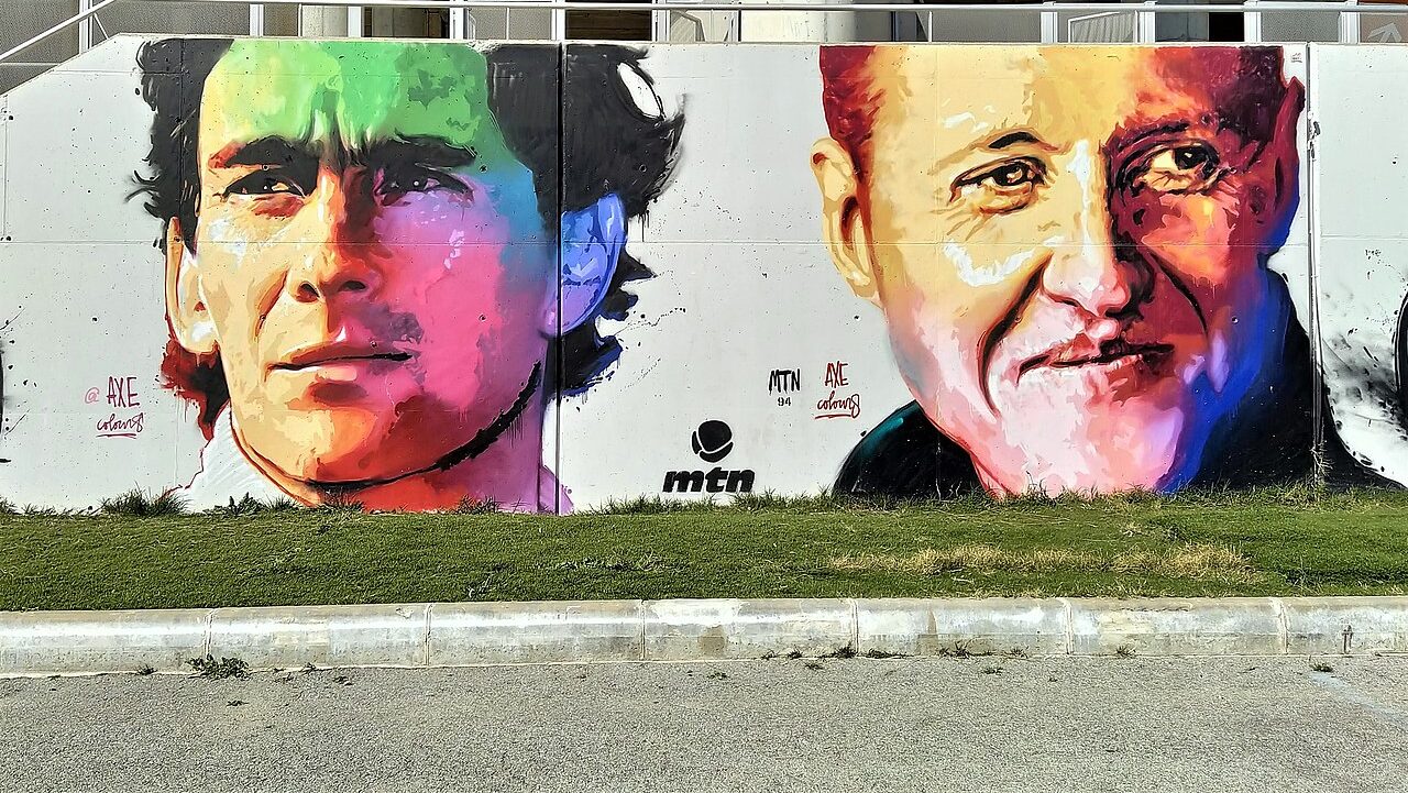Senna e Schumacher na pista, personificando a rivalidade lendária da Fórmula 1
