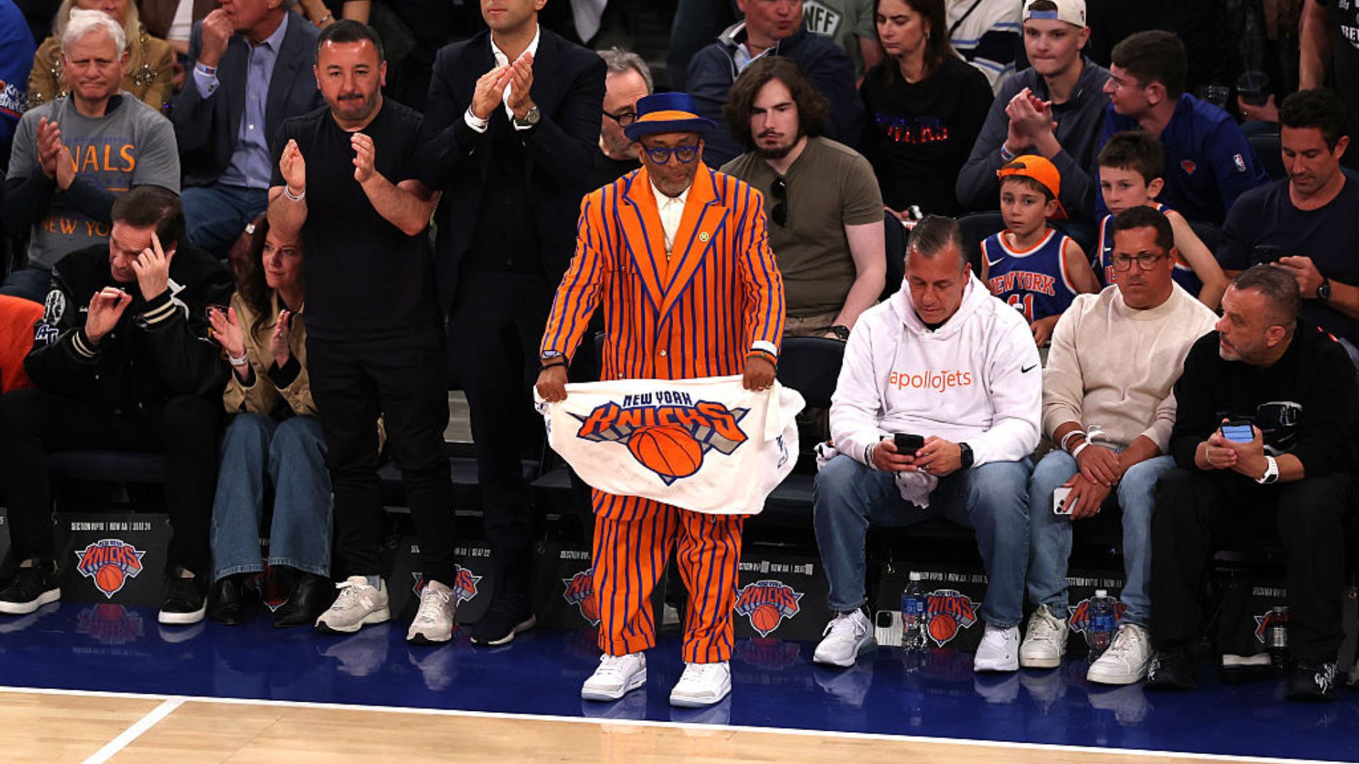 Spike Lee comemora vitória dos Knicks na NBA com declaração emocionante sobre troca de Oscar por título