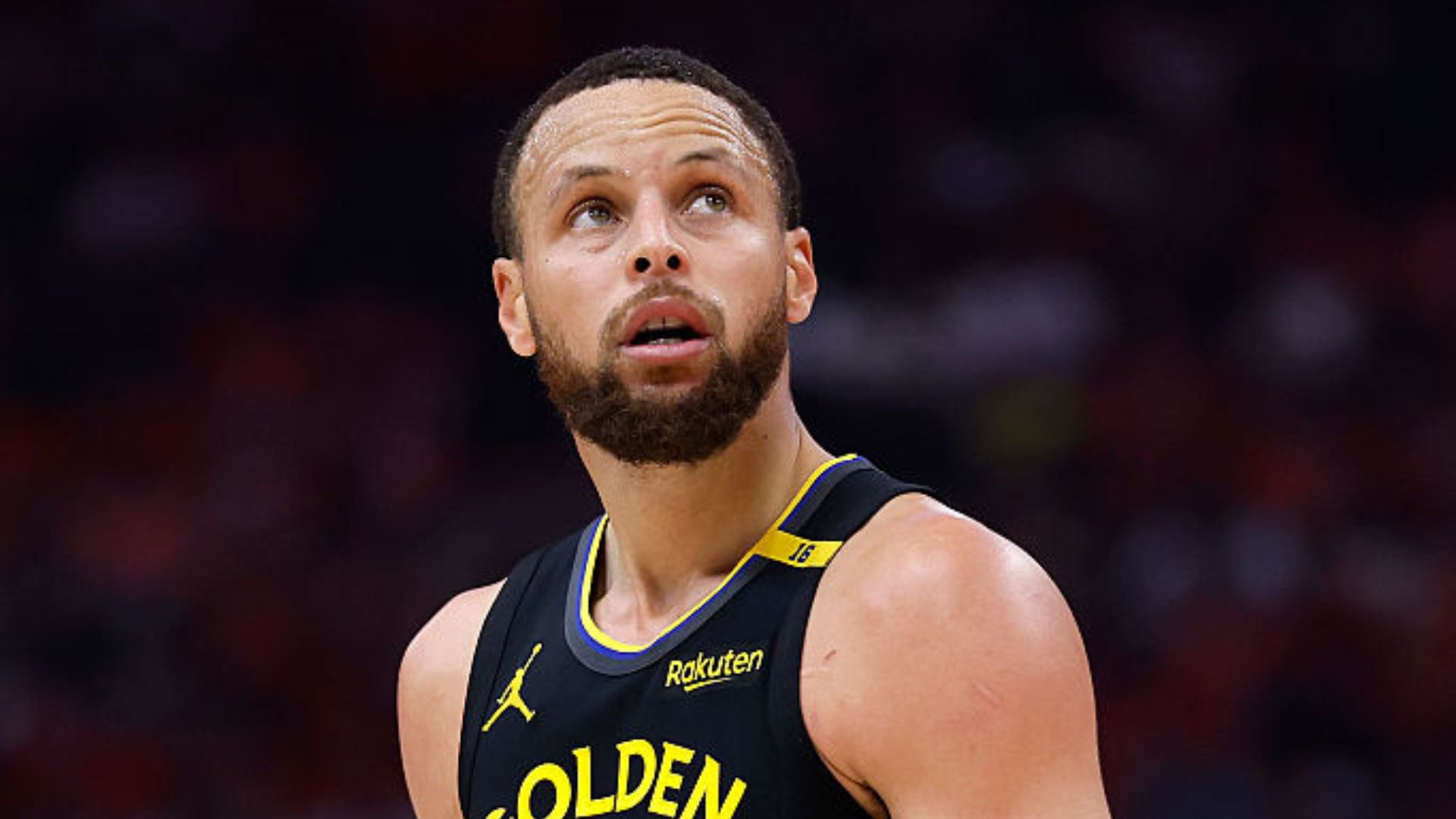 Stephen Curry se contundindo durante a partida de basquete