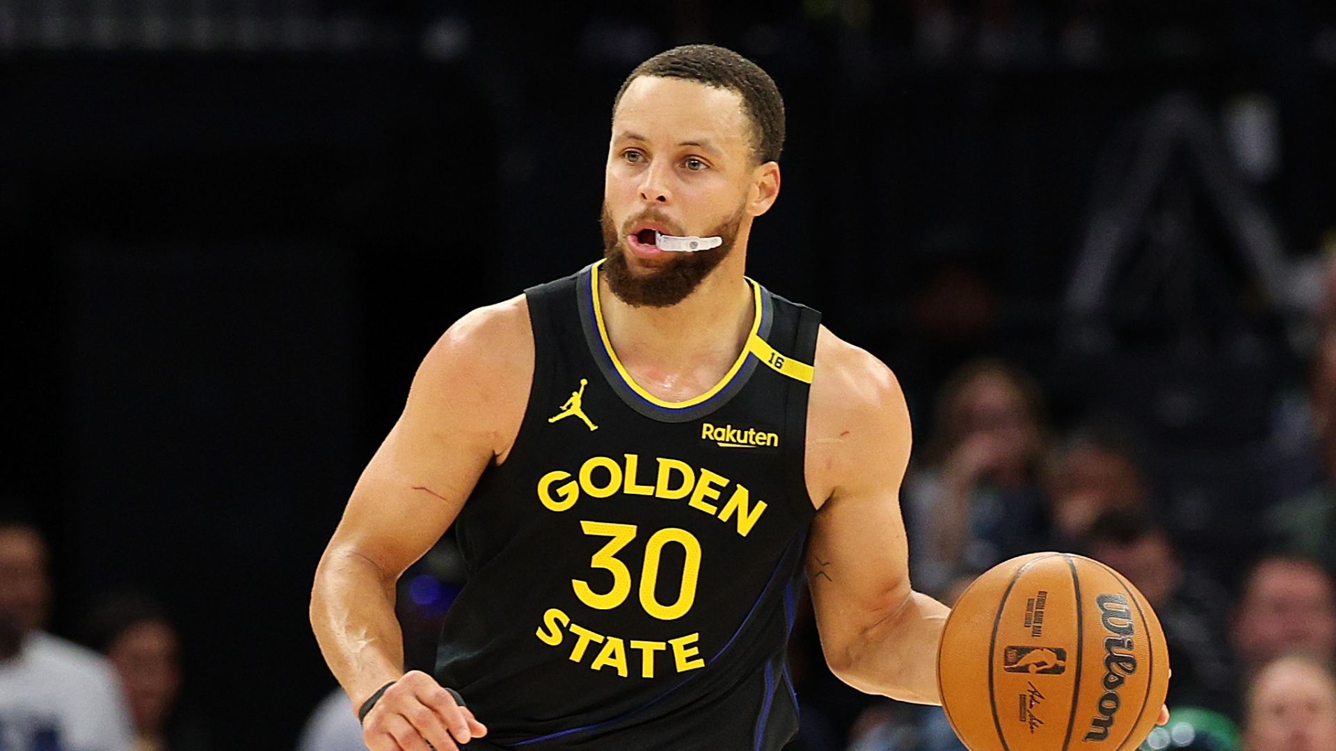 Stephen Curry pensando em seu futuro na NBA