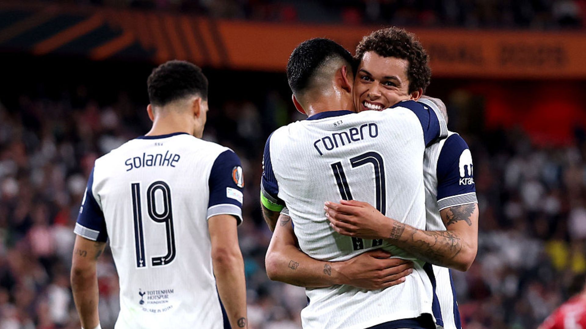 Tottenham celebra vitória na final da Europa League contra o Manchester United