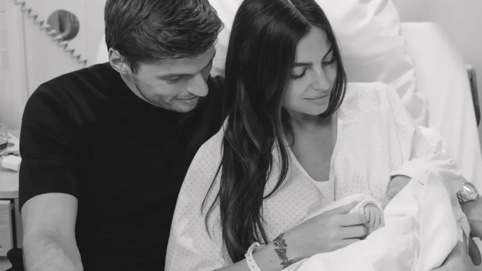 Max Verstappen e Kelly Piquet comemoram o nascimento da filha Lily em Miami