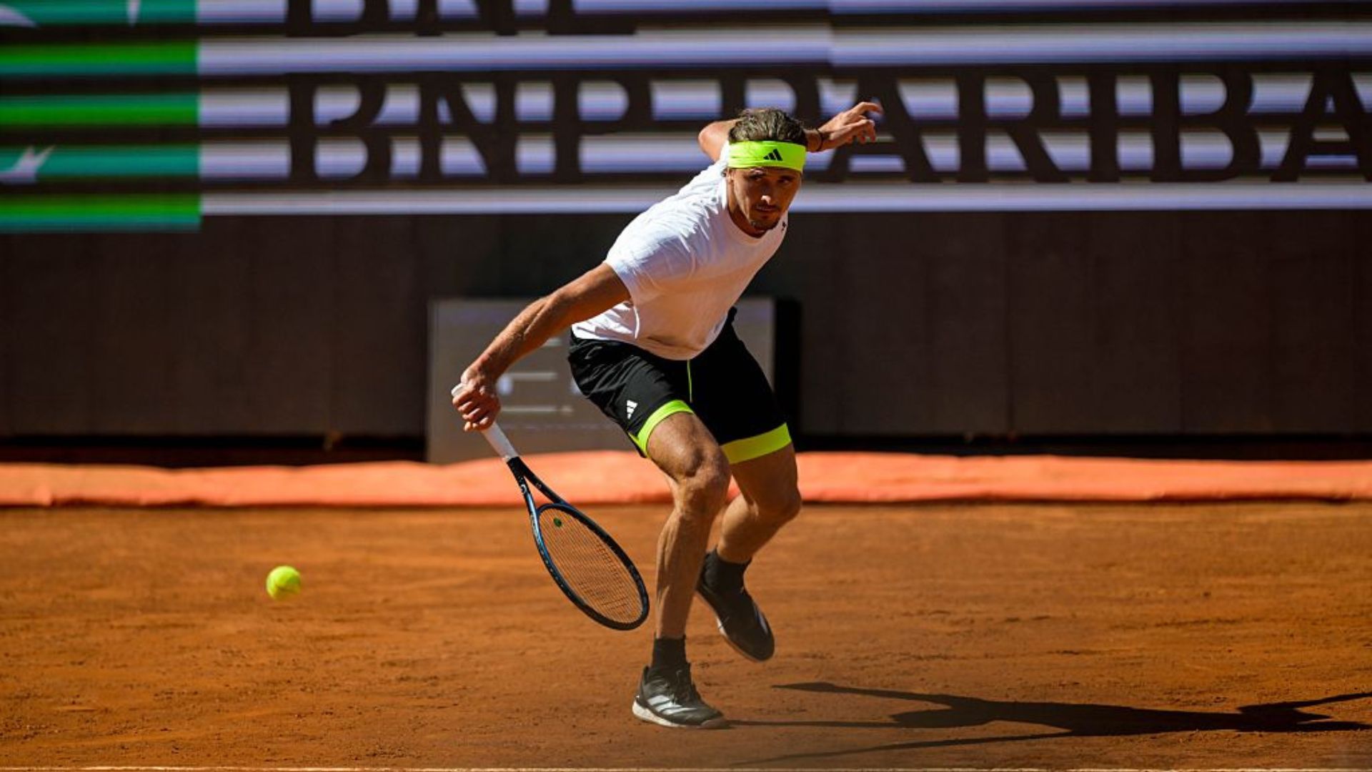 Alexander Zverev comemorando vitória sobre Arthur Fils