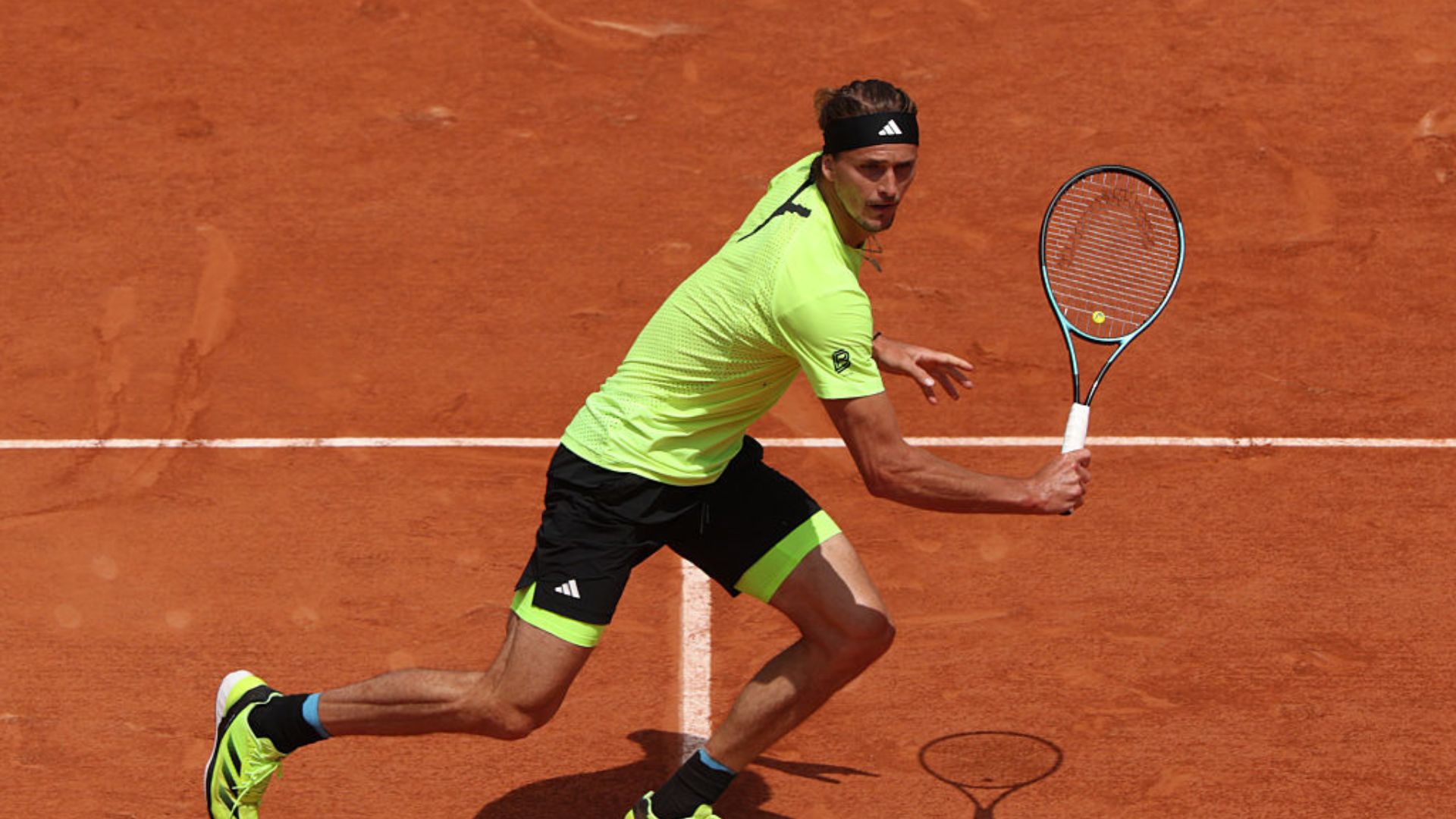 news.img_alt Alexander Zverev em ação em Roland Garros